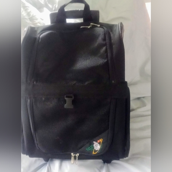 Global deluxe Backpack Pet Travel Carrier with Wheels  Approved by Most airlines - Picture 2 of 9